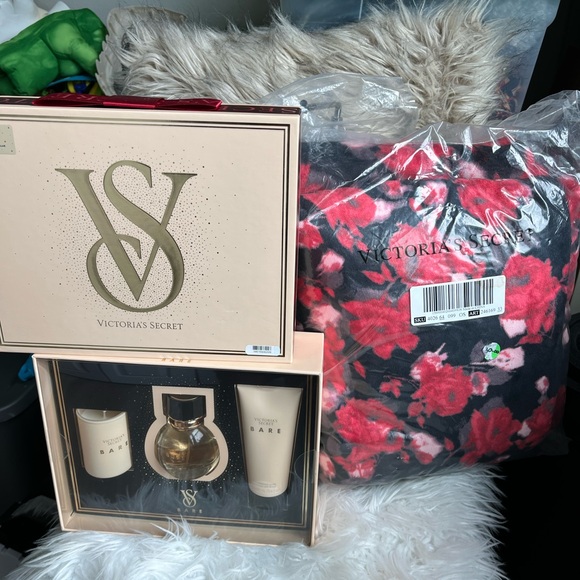 Victoria secret bundle - Picture 1 of 3